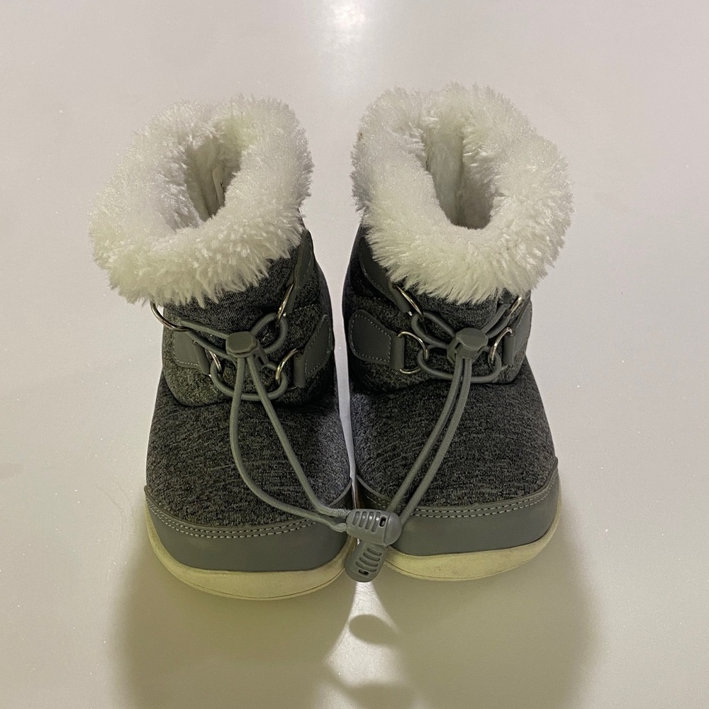 Cozy Gray Toddler winter Boots size 5